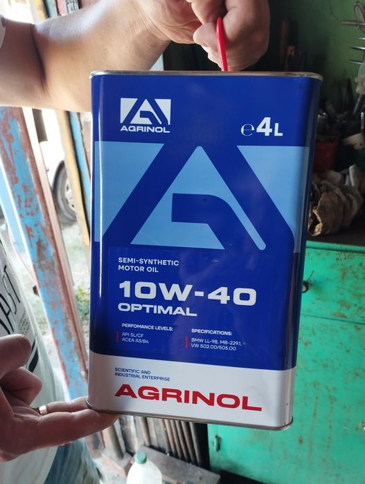 Продам масло моторное 10W40 полусинтетика AGRINOL