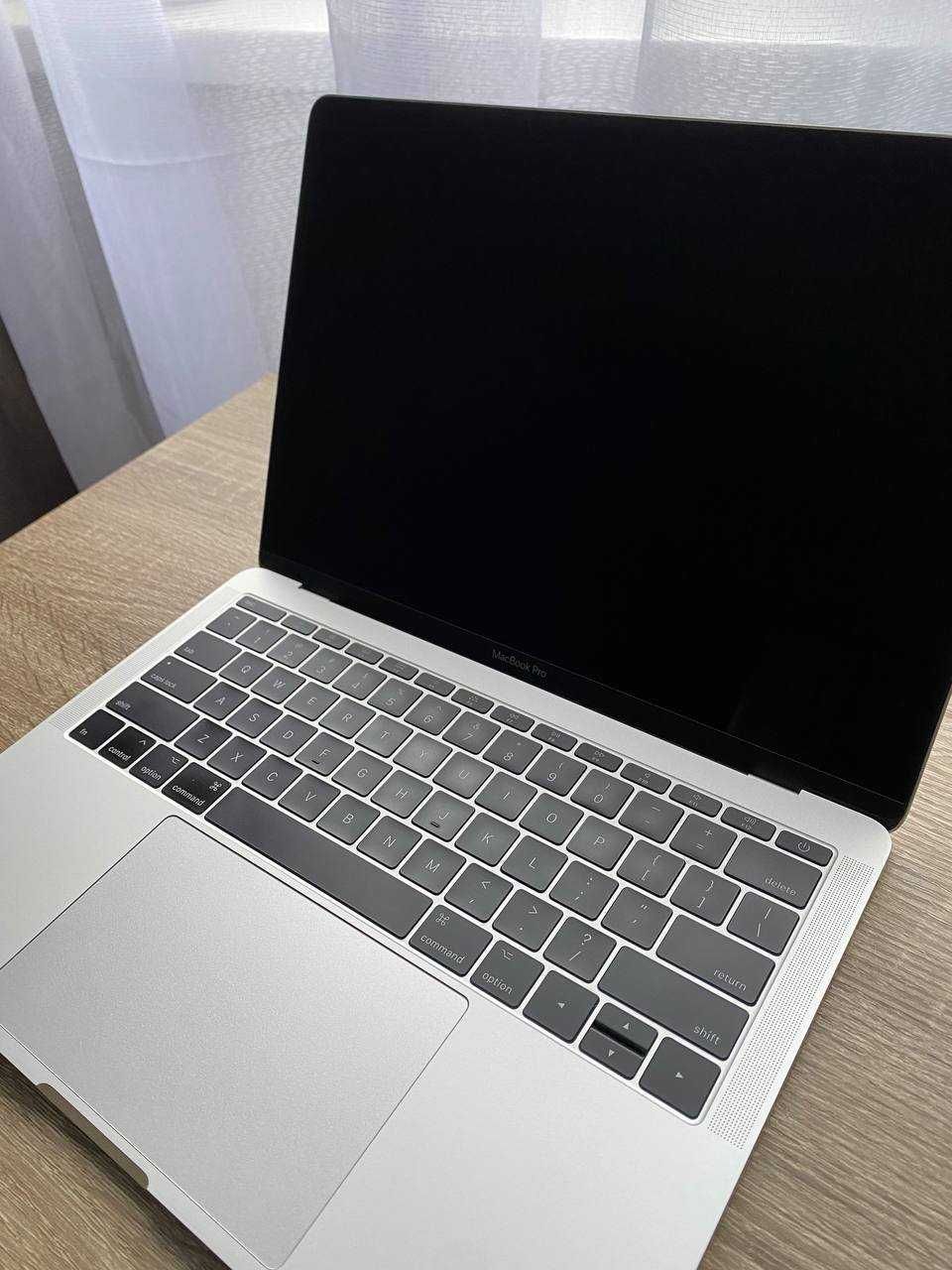 Macbook Pro 13" 2017 128/8/i5 Silver