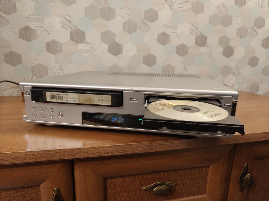 Nagrywarka DVD VHS Daewoo DF-7100