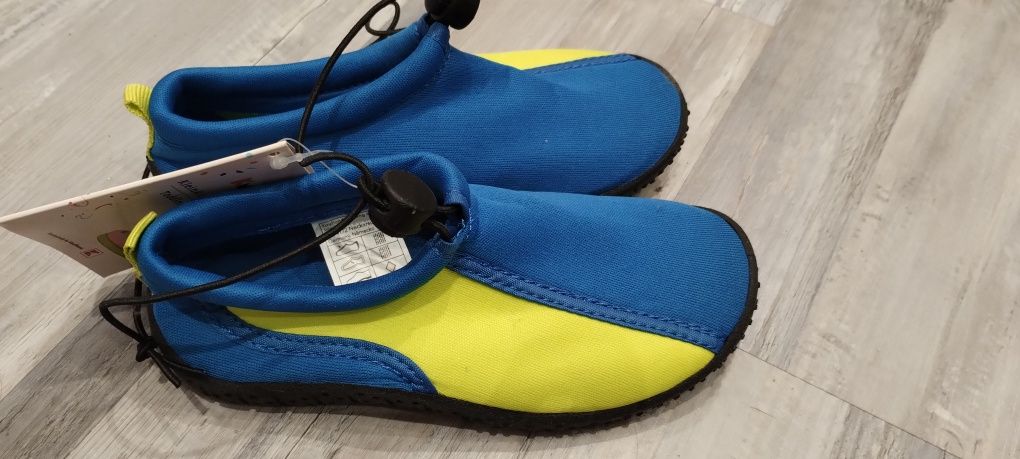 Nowe buty do wody 28