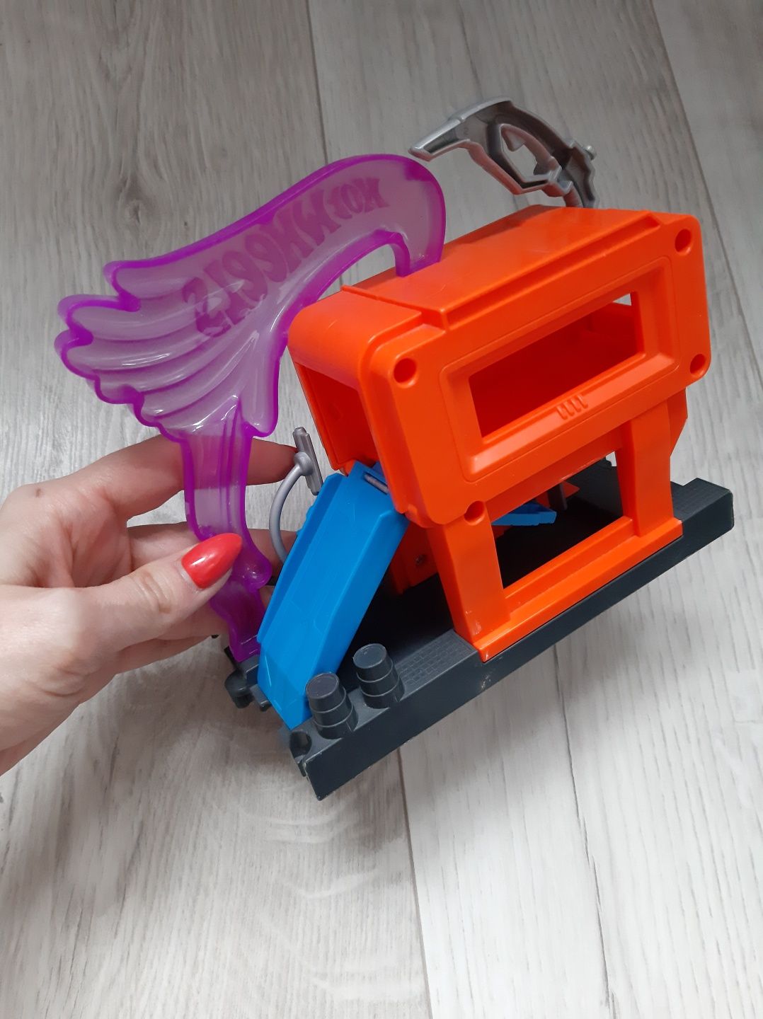 Hot wheels City mały zestaw stacja paliw