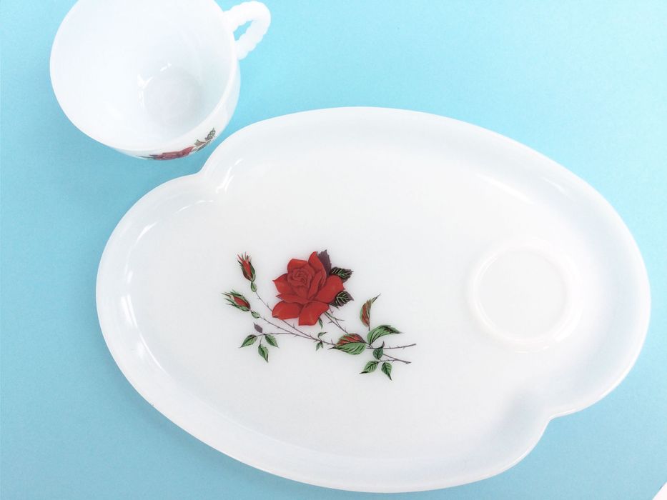 Vintage "Snack Set" | Chávena & Prato | Vidro Opaco | Padrão de Rosas