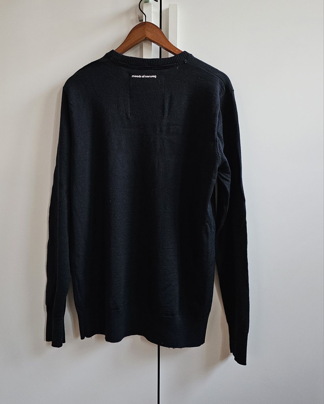 Moods of Norway męski sweter wełna merino czarny w serek L