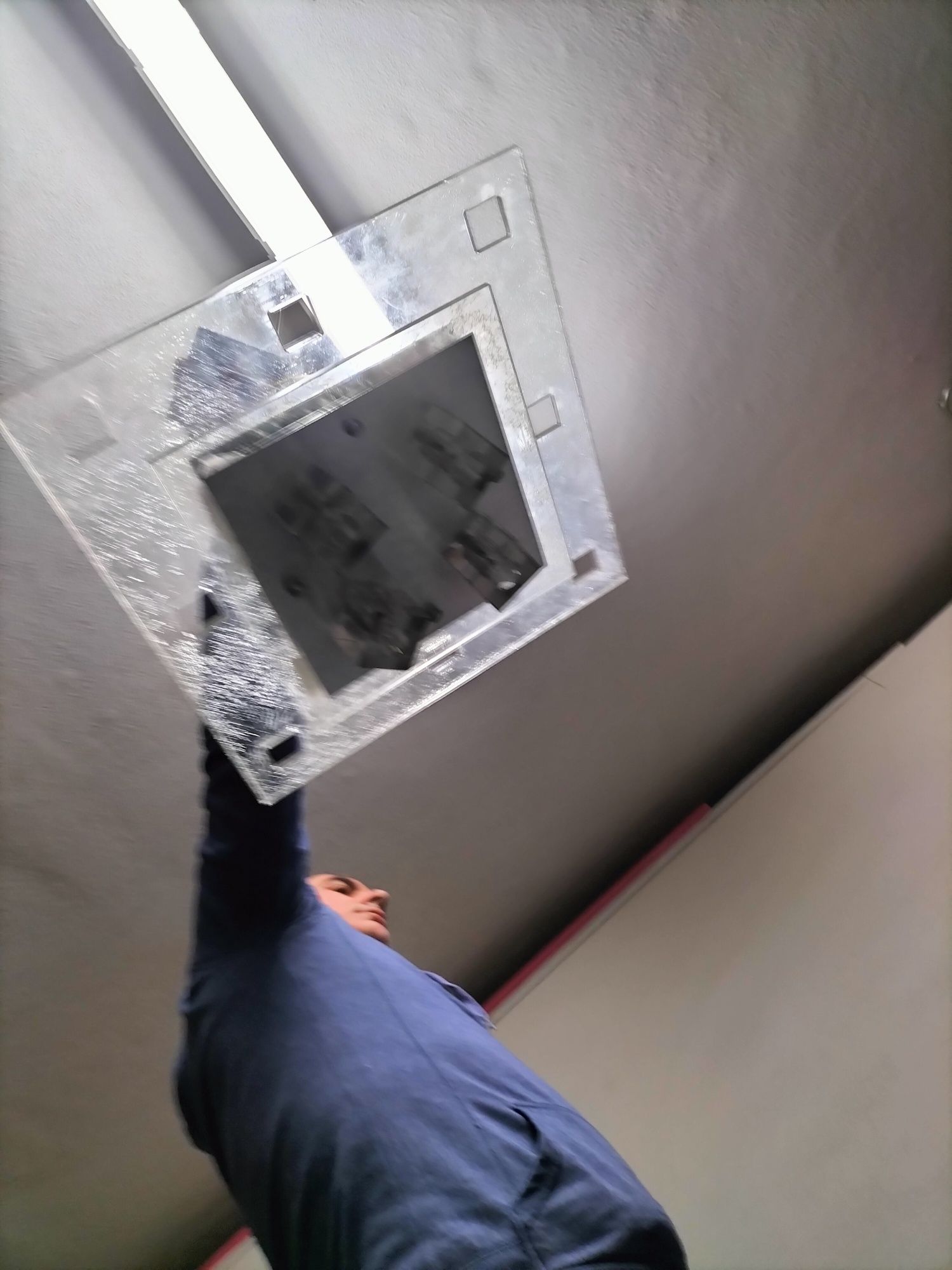 Candeeiro de teto em acrílico e vidro