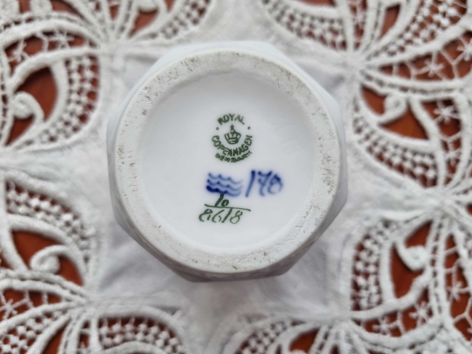 Przedwojenny, ręcznie malowany wazonik Royal Copenhagen, lata 20-30te