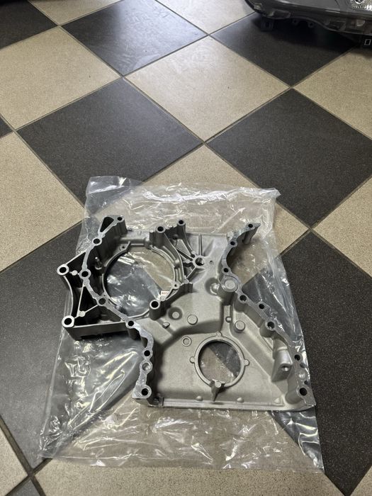 Передня кришка двигуна Mercedes OM601 OM602 208 410