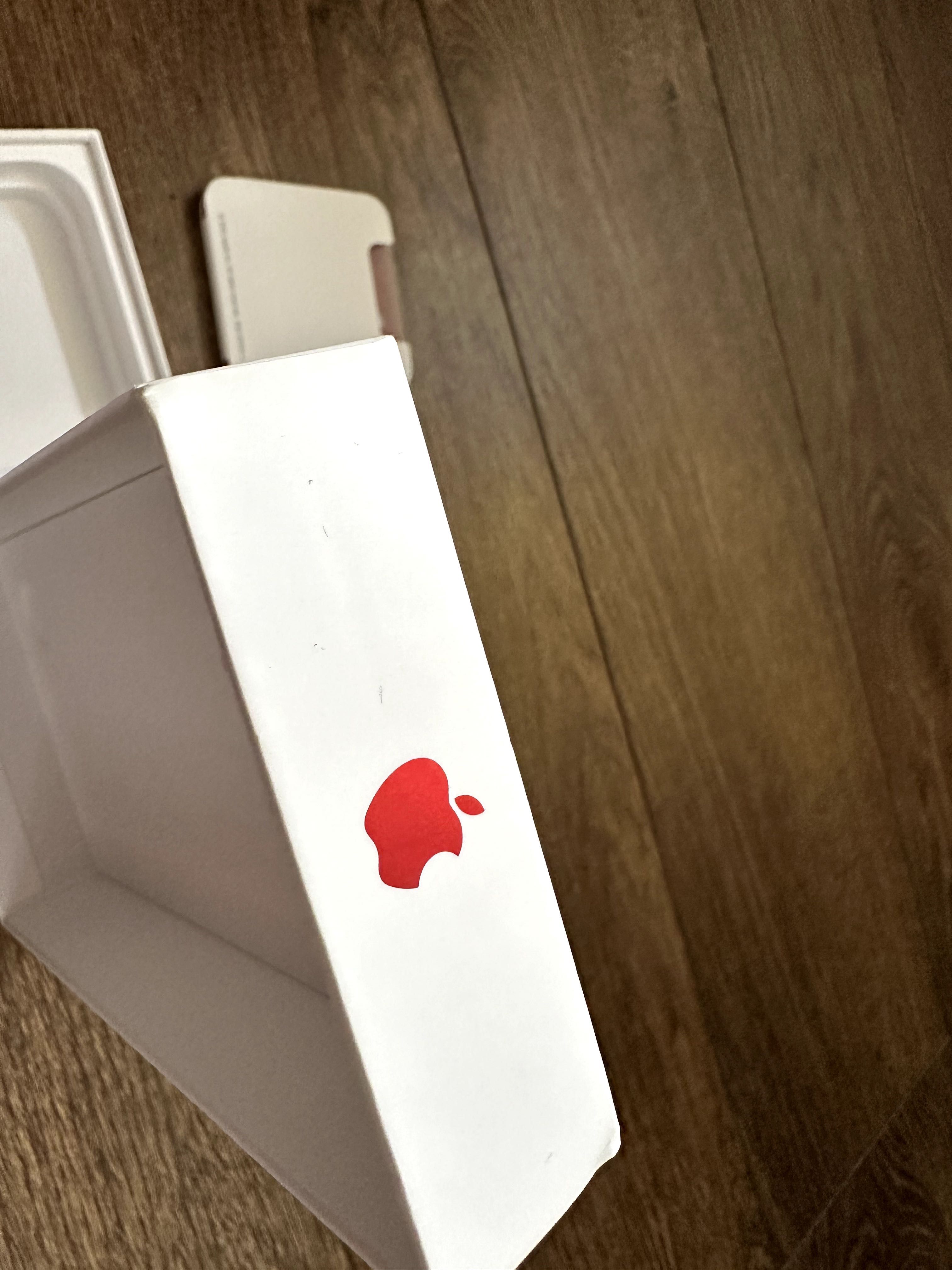Pudełko Apple iPhone SE 2022 Product RED