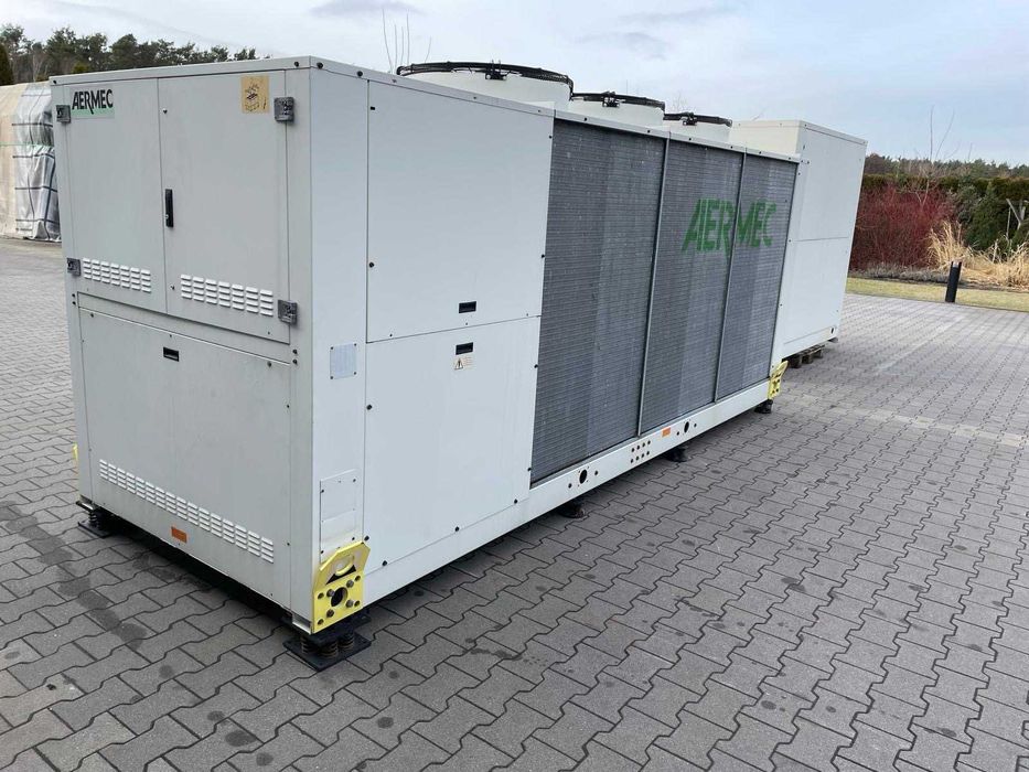 Agregat wody lodowej chiller Aermec NRL 080 o wydajności 211 kW