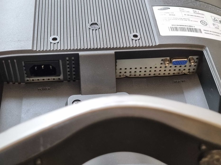 Conjunto de 2 Monitores (Samsung + LG) - 10 €, Vendo Rápido