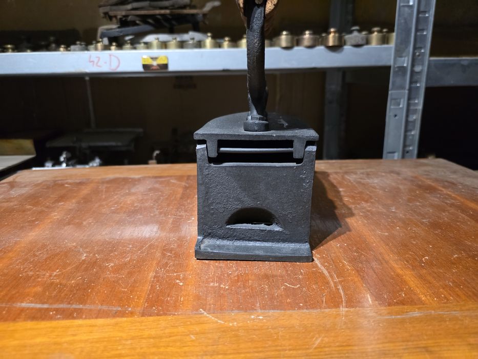 Stare żelazko na węgiel