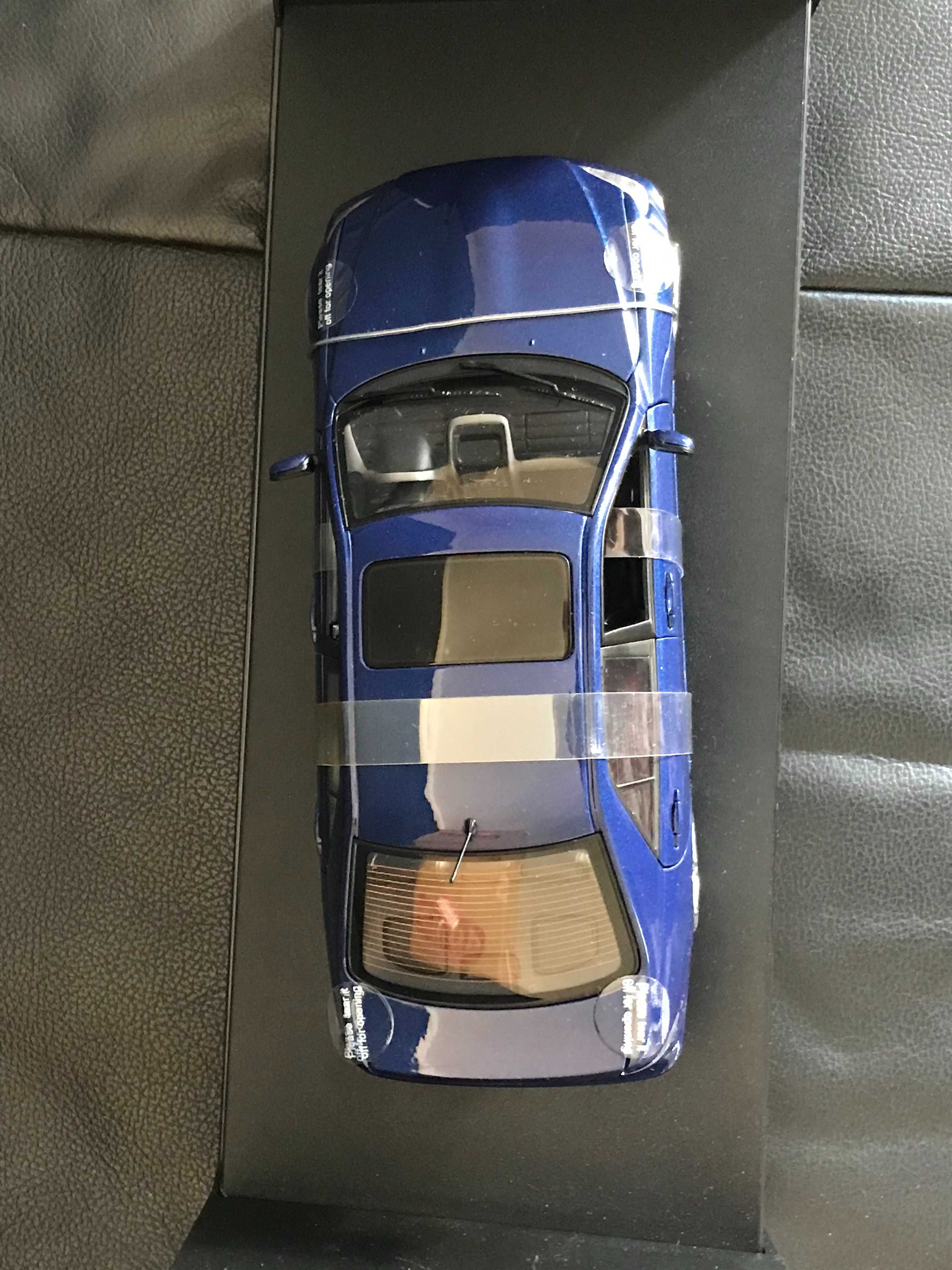 Autoart 1:18 model Lexus IS300