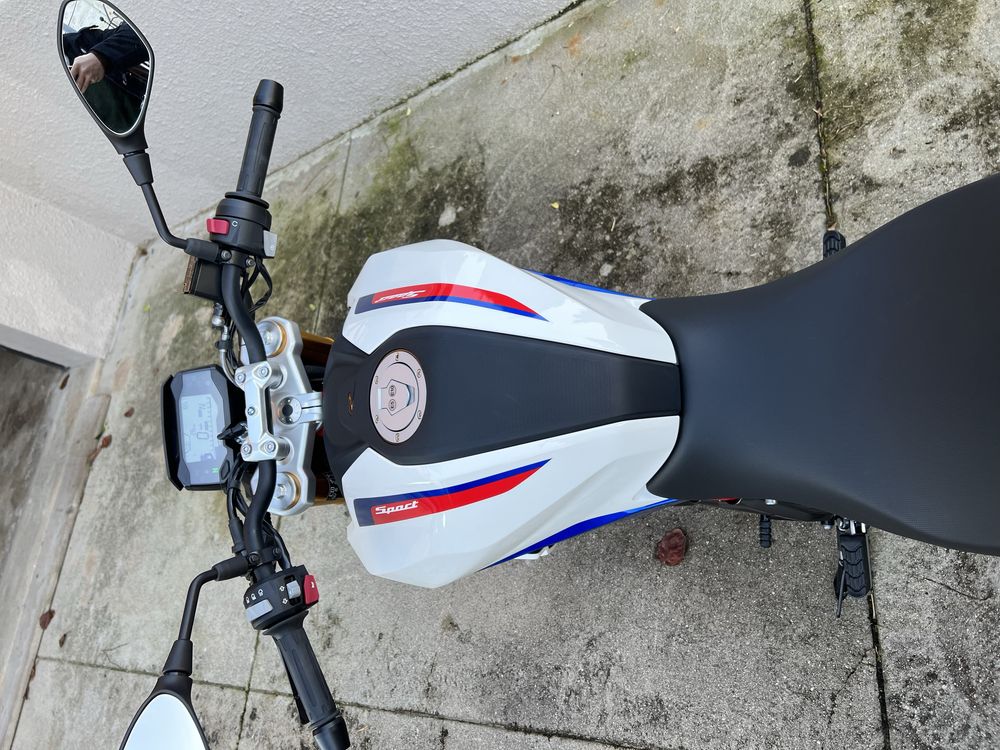 Bmw 310r como nova