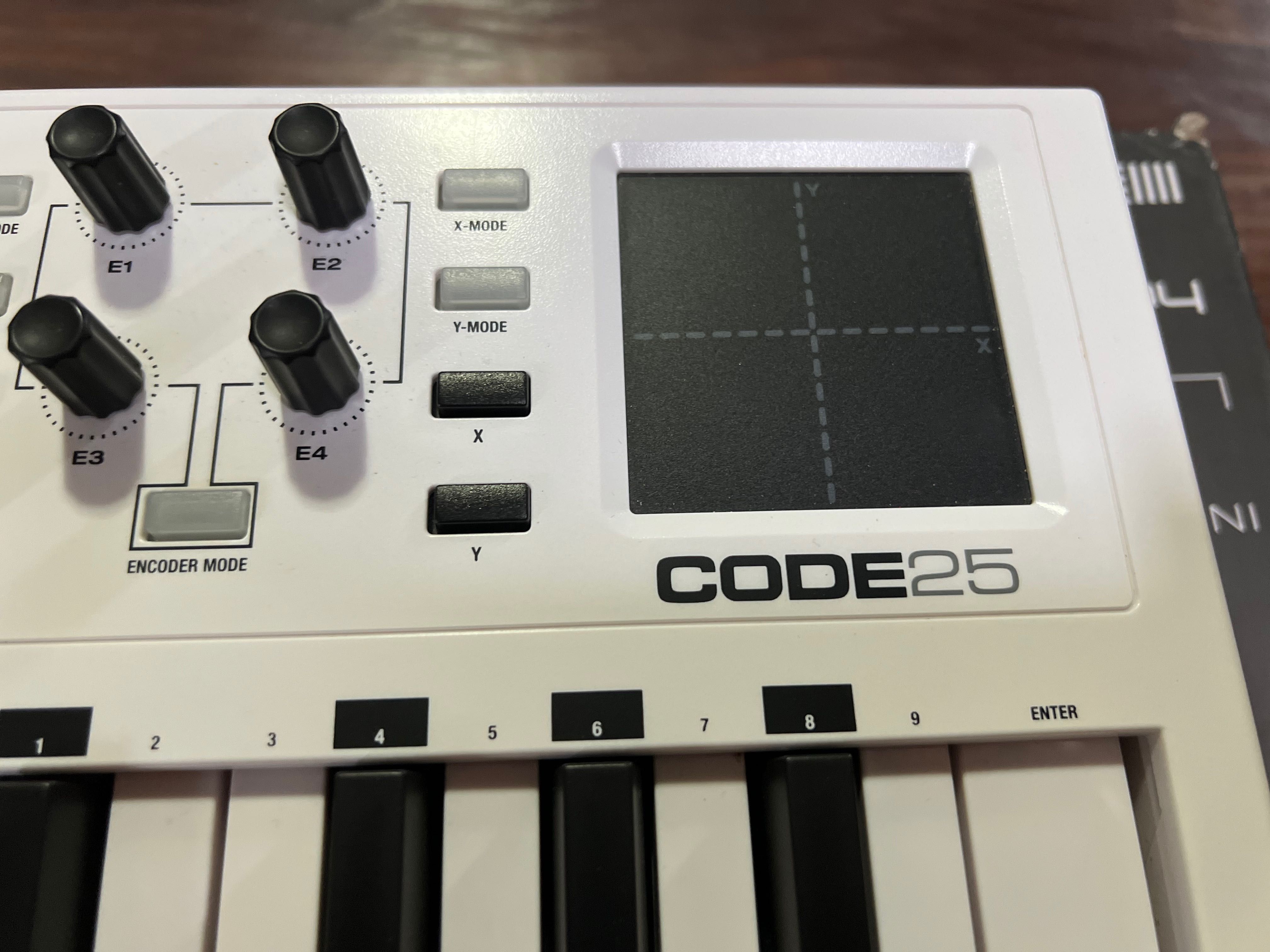 M-AUDIO CODE 25 white MIDI karton klawiatura sterująca