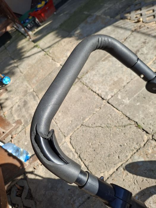 Rowerek trójkołowy AVANTI Anti-UV – z rączką do prowadzenia