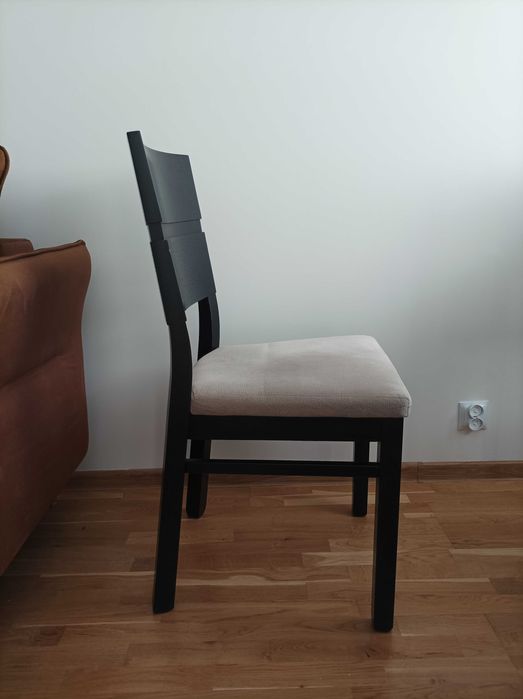 2 krzesła drewnianych Black Red White z kolekcji Venom