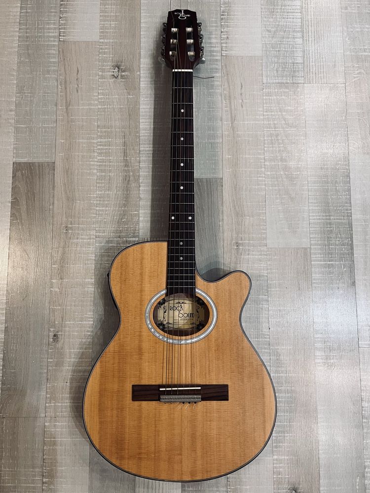 Gitara elektroklasyczna klasyczna z wpięciem