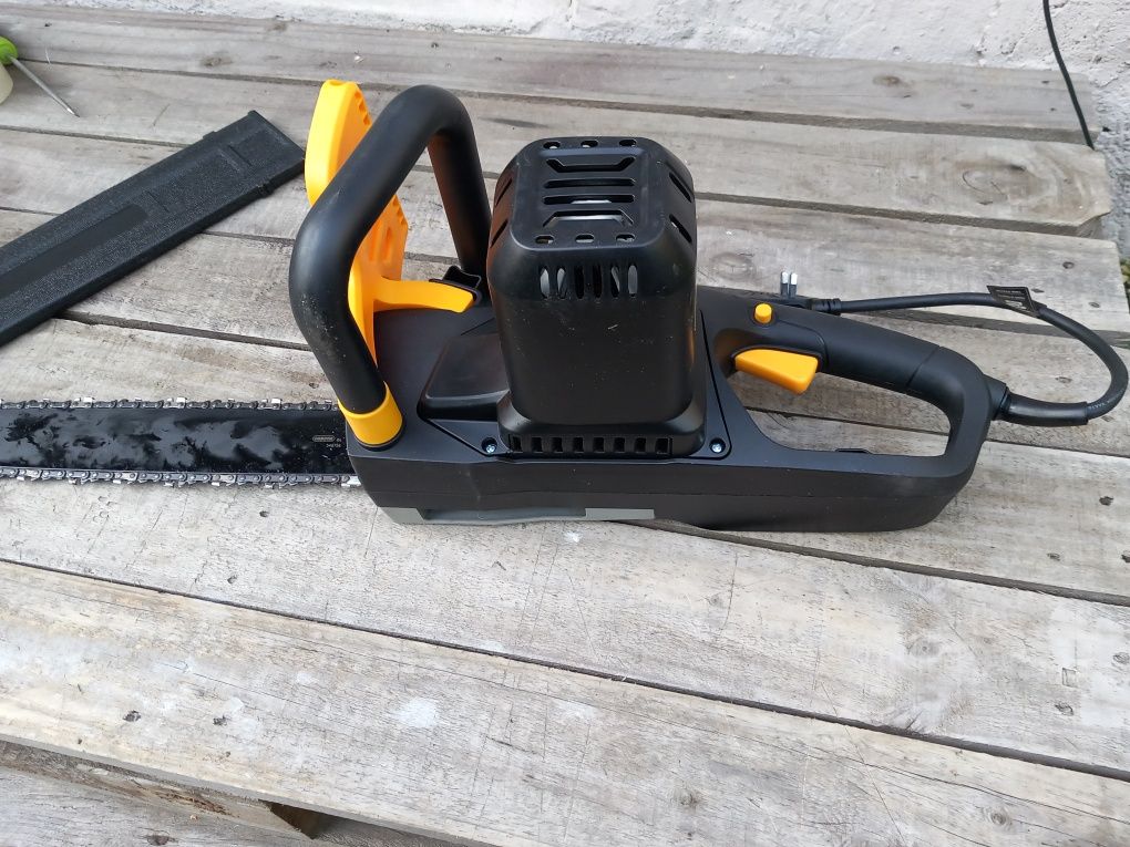 Piła łańcuchowa Titan 2000 W