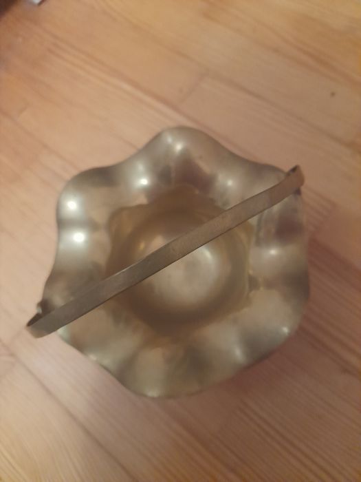 Mosiężne ozdoby: koszyczek,popielniczka