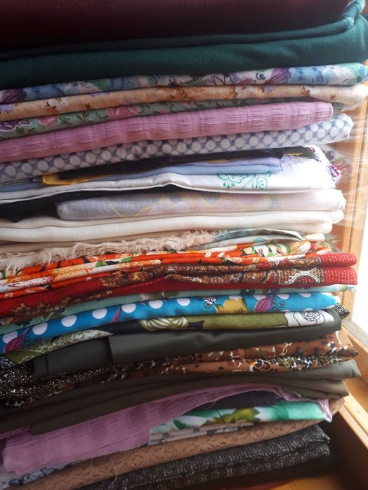 Продам різнокольорові тканини + подарунок