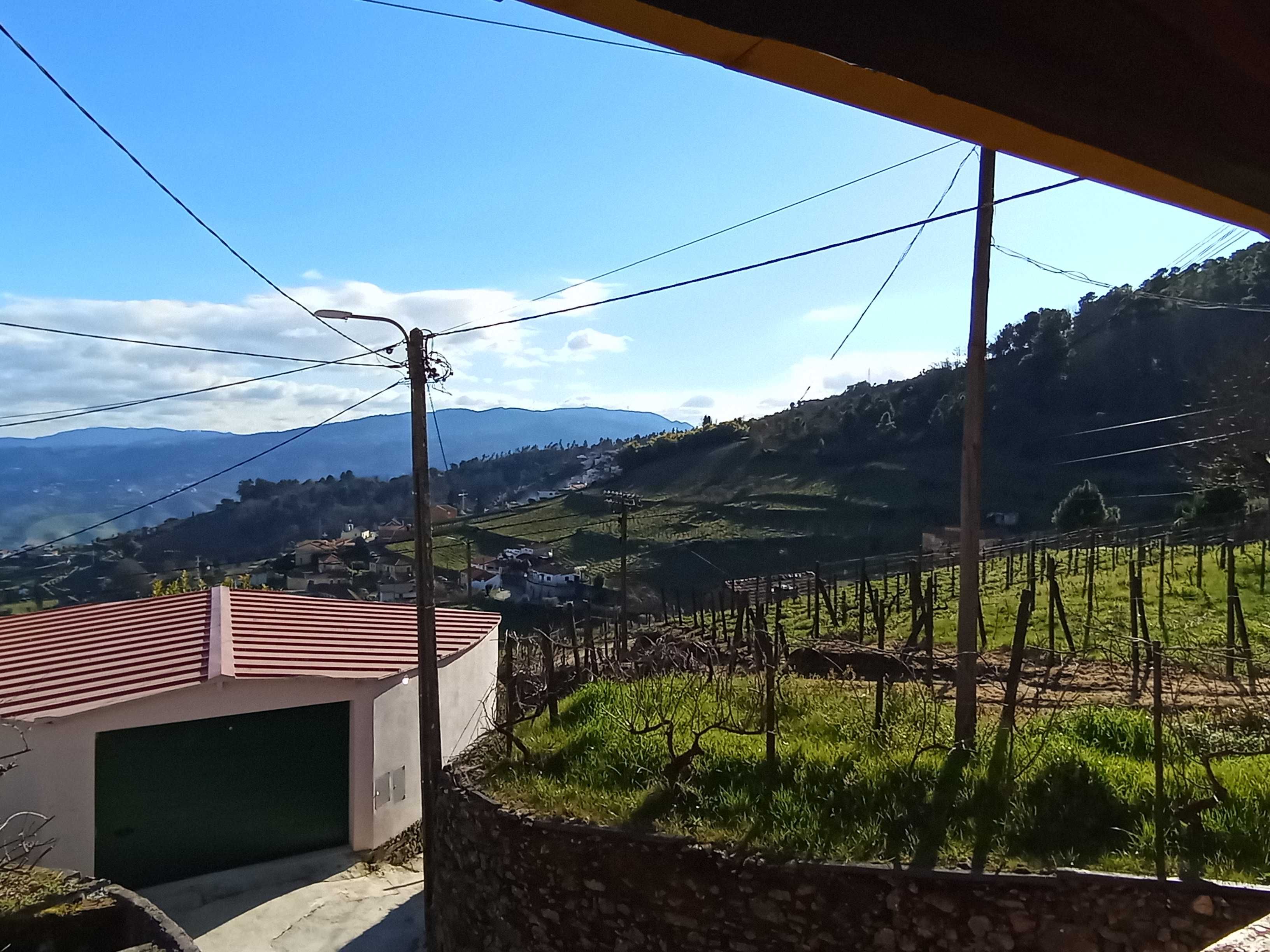 Casa em Loureiro - Peso da Régua