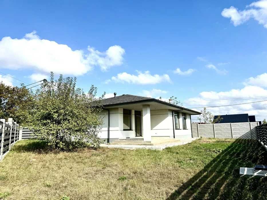 Якісний готовий будинок біля озера ! Велика ділянка 10 соток!