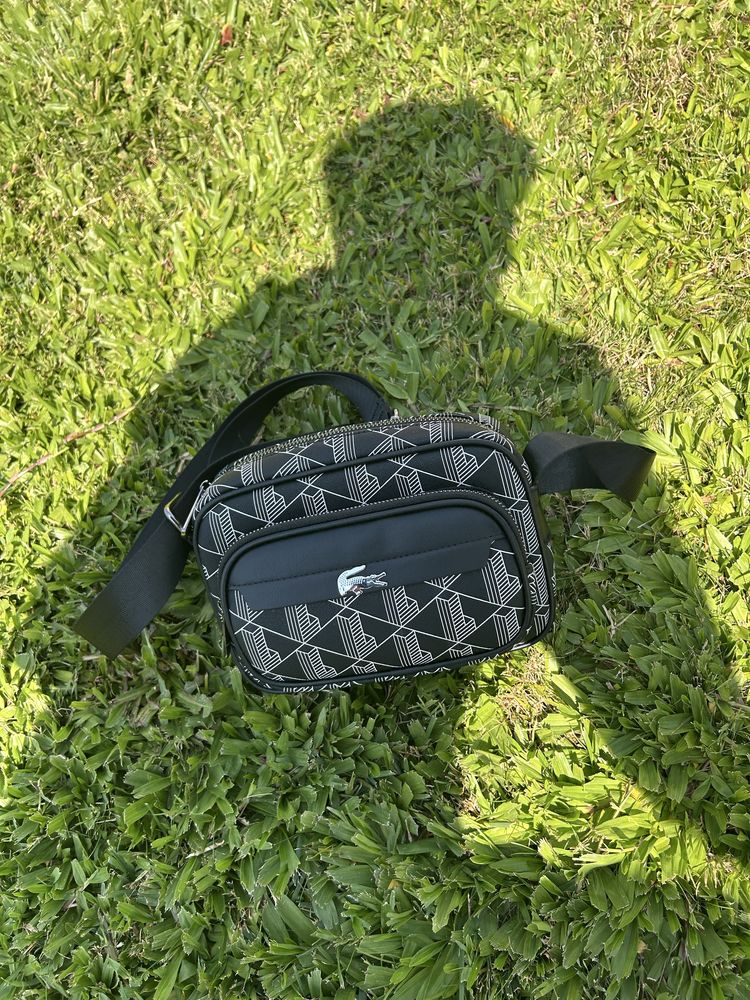 Bolsa lacoste  de ombro ou de peito