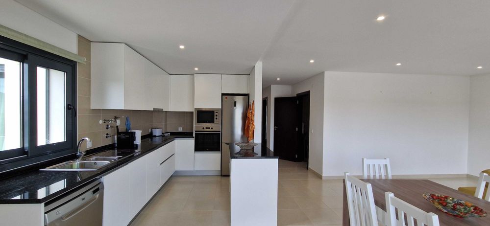 Apartamento T3 para férias com piscina e lugar de garagem