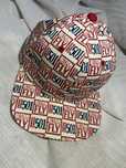 Chapeu levis branco e vermelho