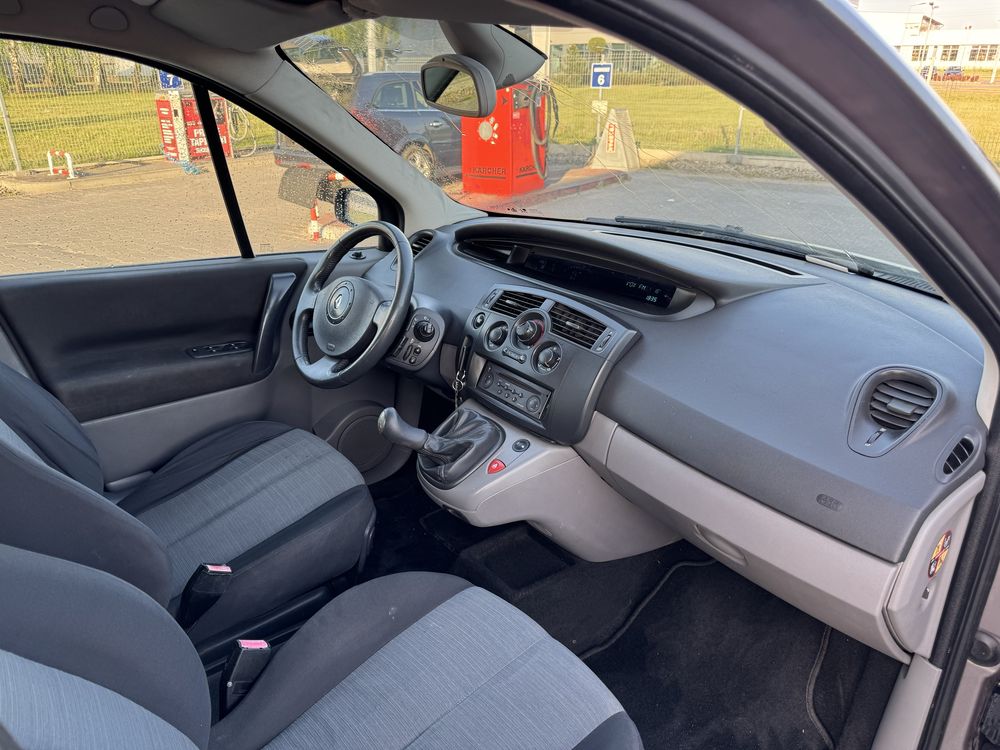 Renault Grand Scenic 1.6 wersja 7 Osobowa Klima Elektryka Hak 2005r