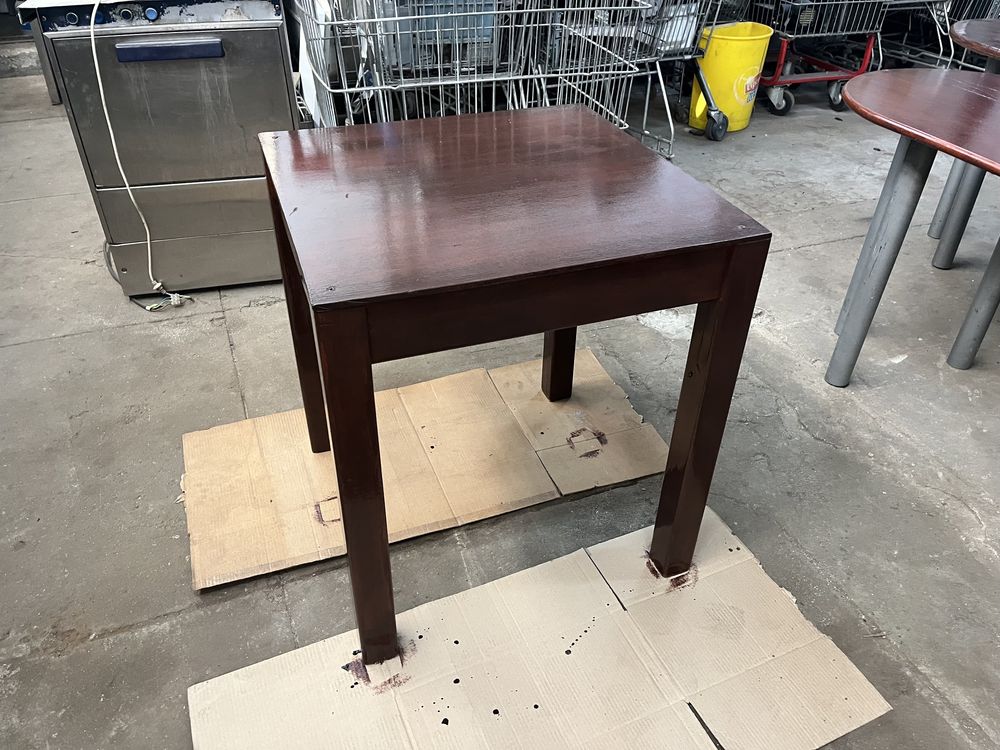 Mesa em Madeira 66cm x 66cm
