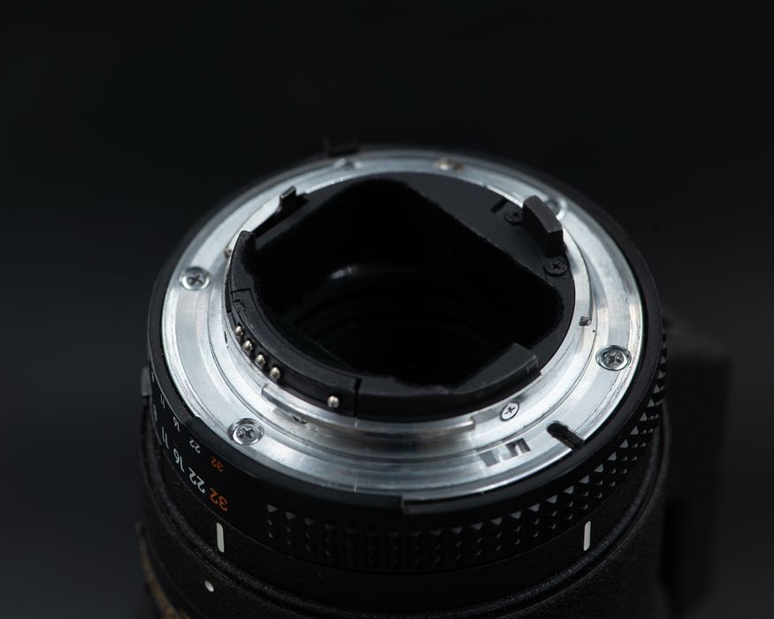 Nikon ED AF Micro Nikkor 200mm 1:4D професійний макрооб'єктив