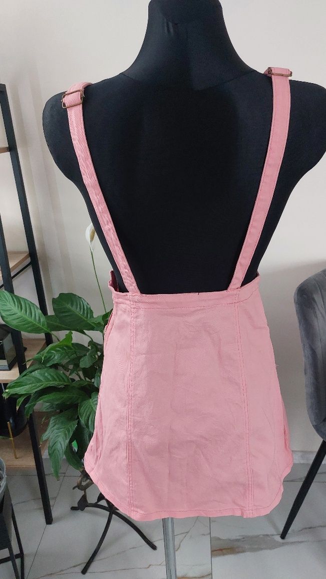 Różowa sukienka ogrodniczka Prettylittlething rozmiar 36