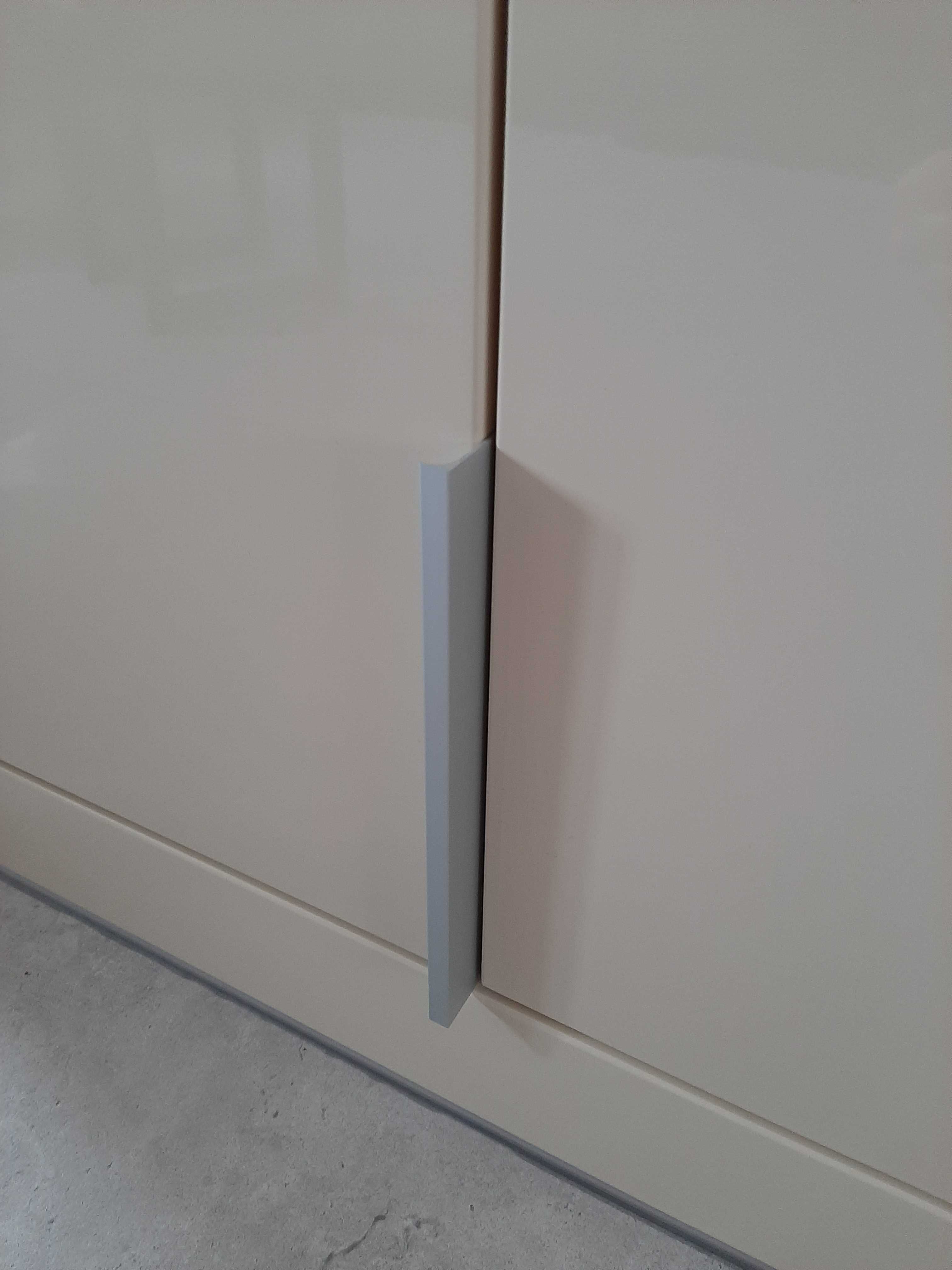 Uchwyt meblowy krawędziowy aluminiowy srebrny mat + 4 wkręty.