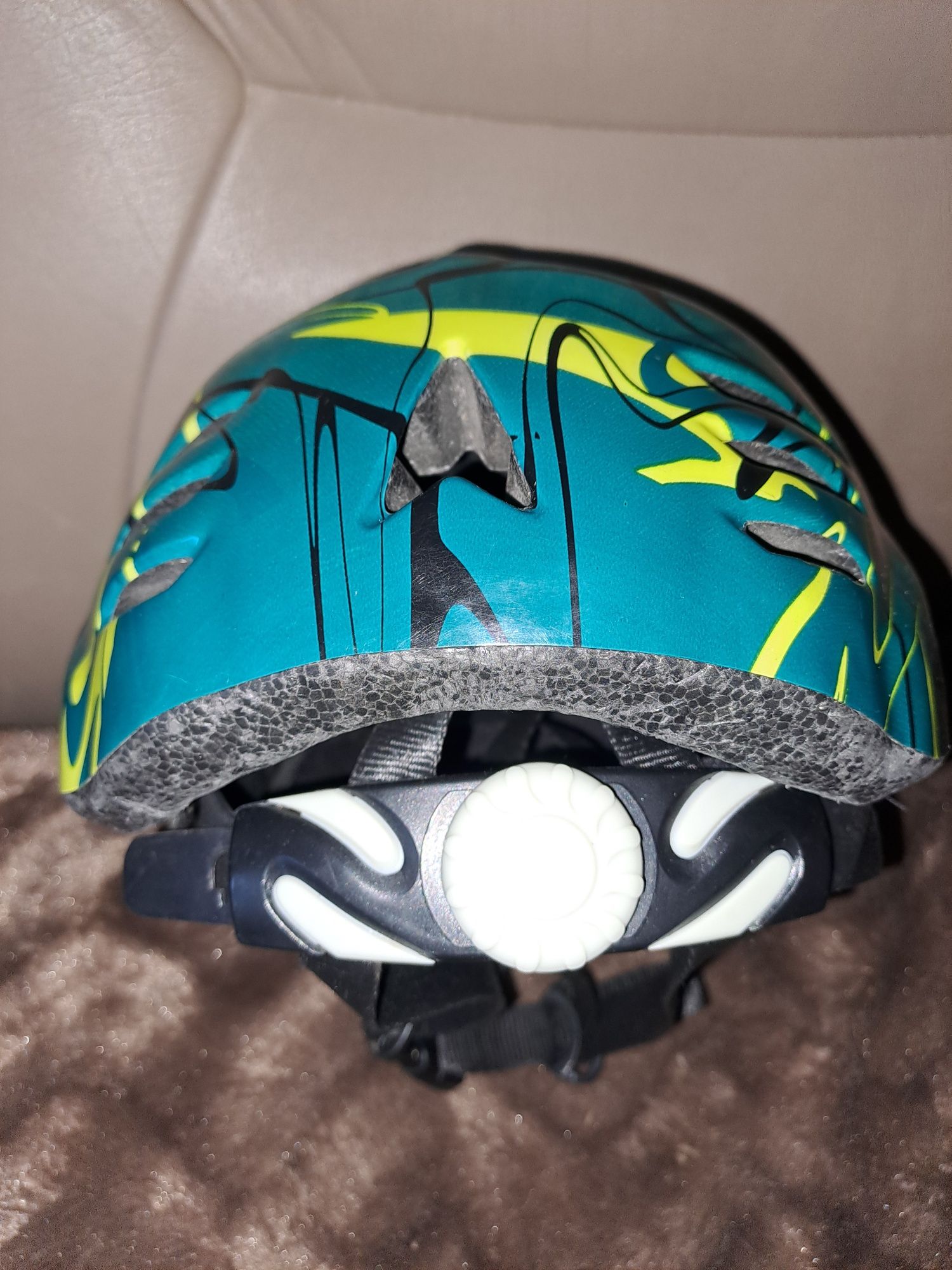 Markowy kask dla chłopca lub dziewczynki Cool Slide. Rozmiar XS-48-52.