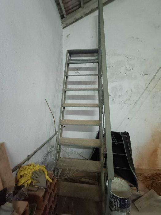 Escada de ferro negociável