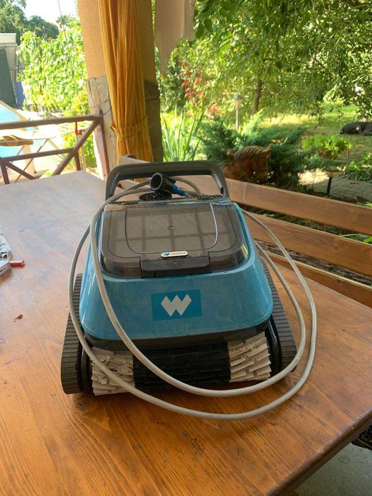 електричний робот для чистки басейну Azuro Warrior 4wd