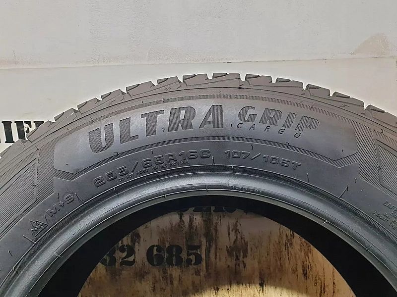 Goodyear UltraGrip 205/65/16c 8,2mm 2020r (2239)