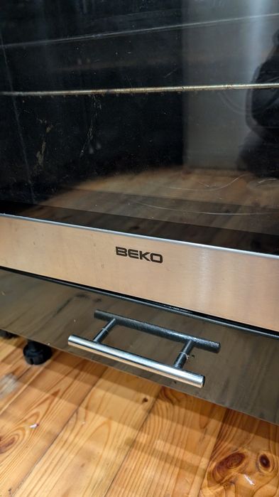 Вбудована електроплита та електродуховка BEKO