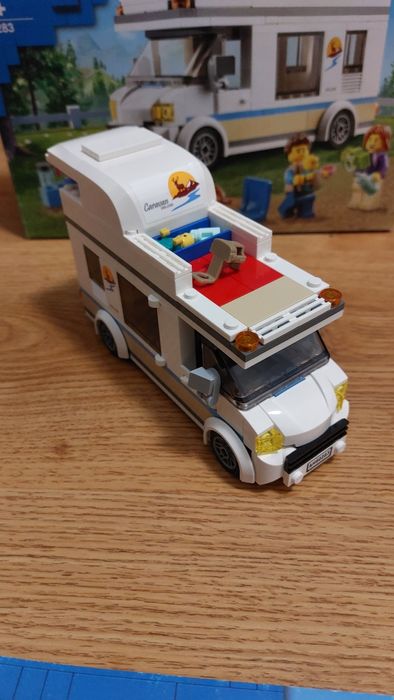 Lego 60283 Kamper