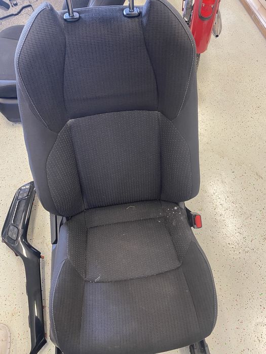 Fotele Toyota CHR komplet