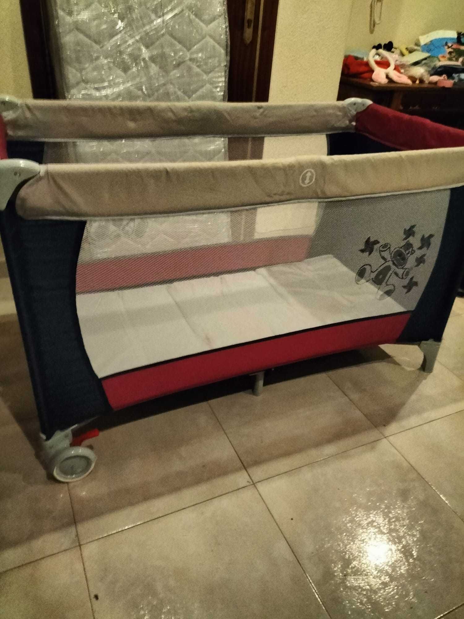 Cama de Viagem / Parque com Colchão de Molas – Bom Estado