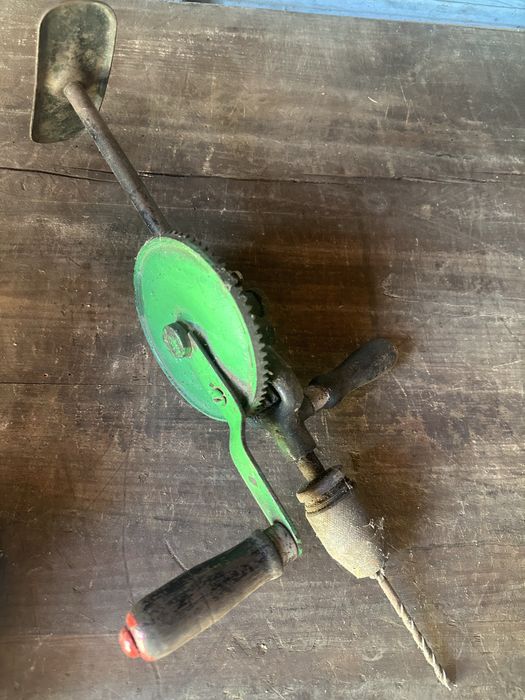 Máquina de furar manual