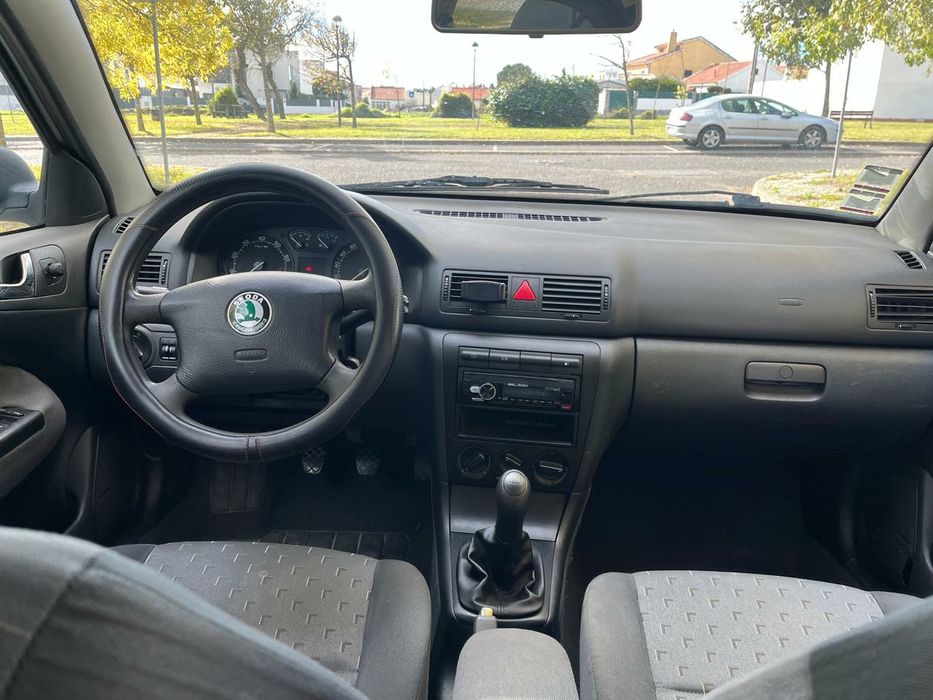 Skoda Octávia 1.6 ambiente 2003