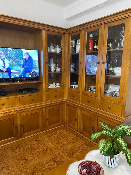 Moveis sala de estar mesa, cadeiras e estantes