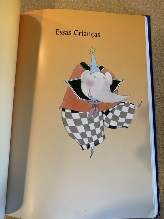 Livro “muitas anedotas para rir”