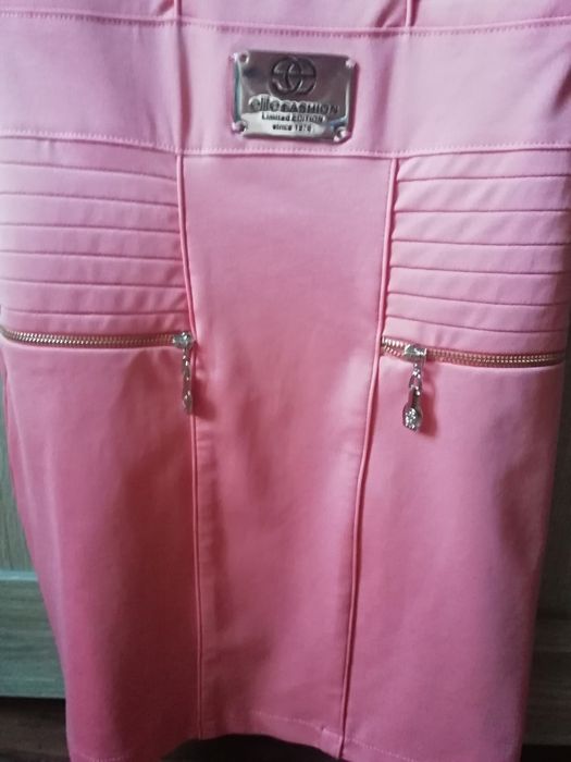 Śliczna łososiowa dopasowana sukienka rozmiar S polecam