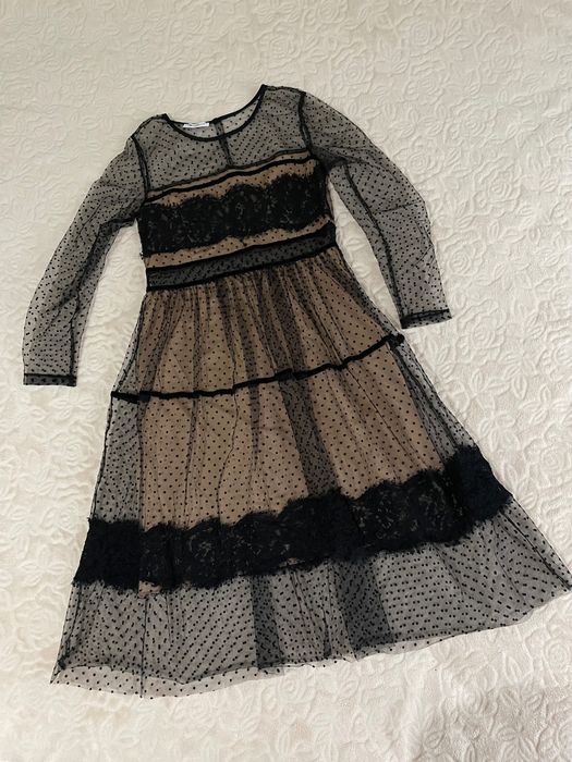 Святкова жіноча сукня бежева з чорним з сіткою і мереживом розмір М/38