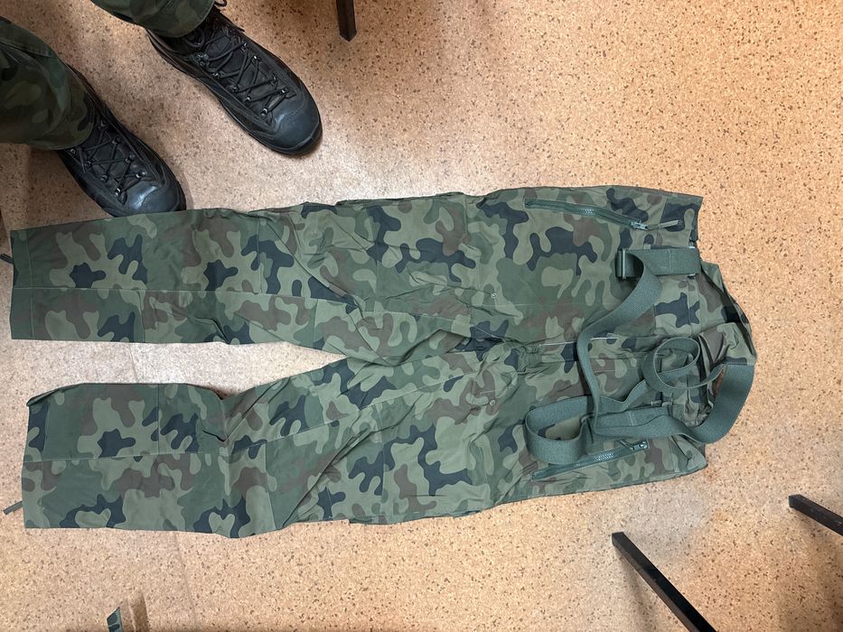 Spodnie goretex nowe