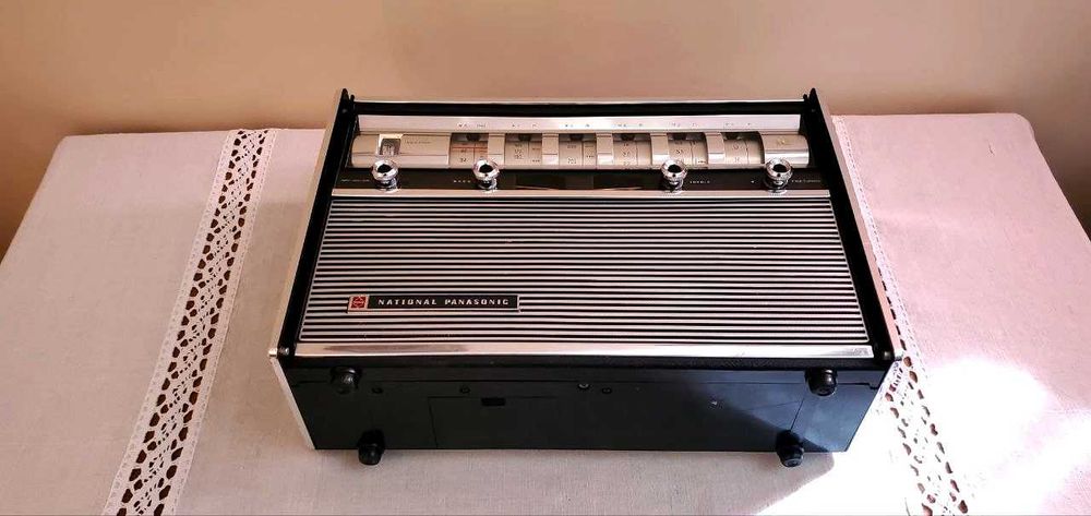 Ре-зерв радиоприемник National Panasonic RF 3000.