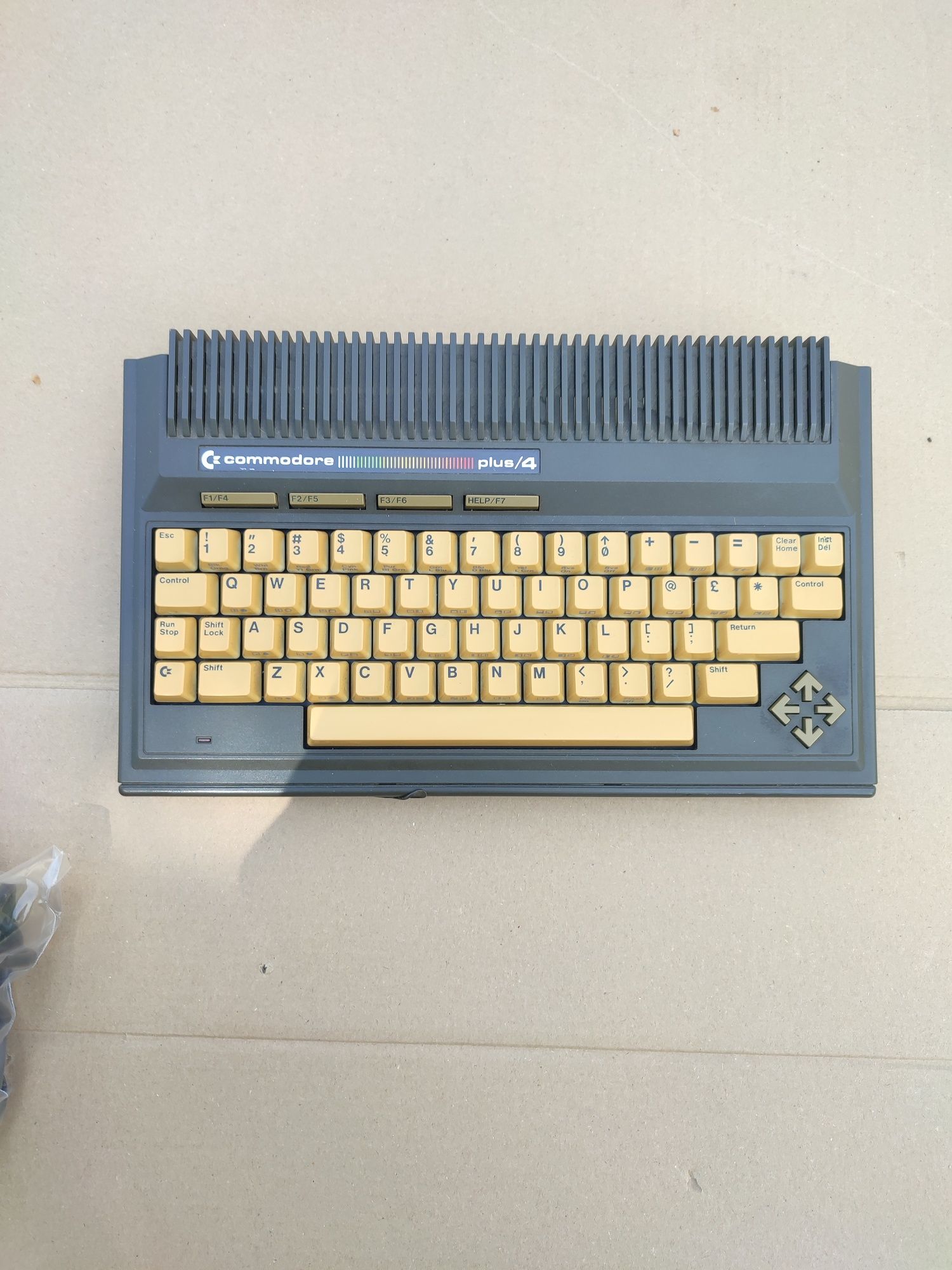 Commodore PLUS 4 z zasilaczem